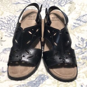 Earth Origins black sandals, Size 8.5 wide.